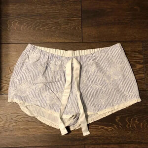 Love to lounge shorts w/ floral print